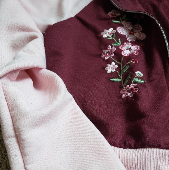 EMBROIDERED FLOWERS CROPPED ZIP UP SWEATER CARDIGAN - Picture 4 of 4